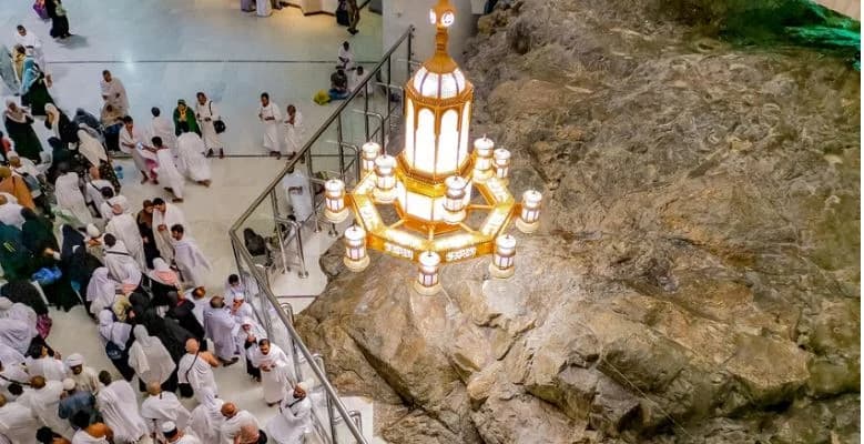 Sa'i between Safa and Marwa